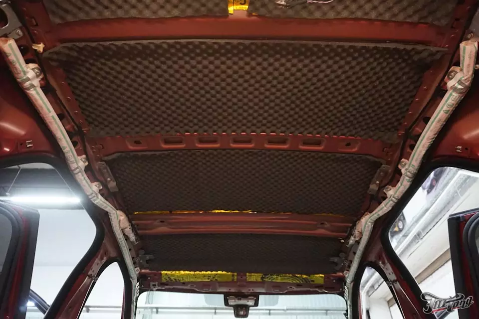 Jaguar F-Pace. Комплексная шумоизоляция салона и установка красных ремней безопасности!